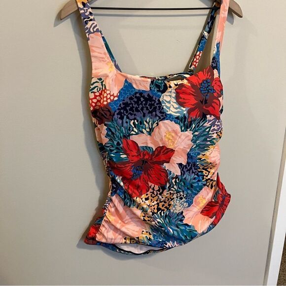 NWOT ATHLETA SQUARE NECK BRA CUP PRINT
TANKINI - Picture 6 of 10